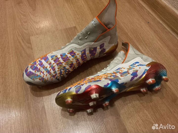 Футбольные бутсы adidas predator