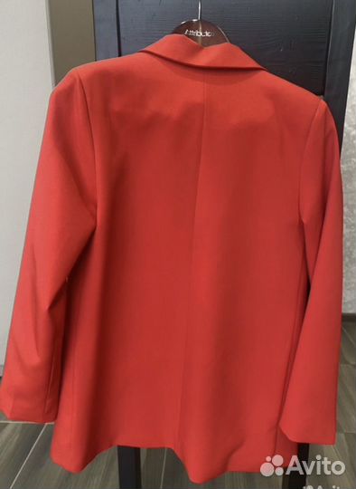 Пиджак женский красный 46