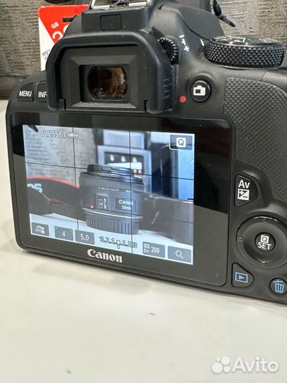 Canon 100D полный комплект (2 объектива,вспышка)