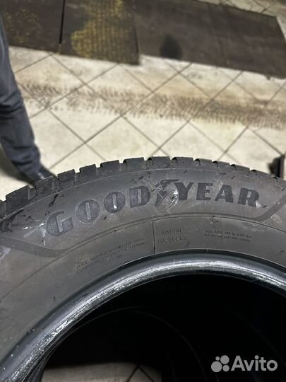 Goodyear Vector 4Seasons SUV 265/60 R18 114