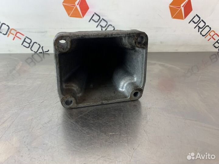 Кронштейн двигателя правый Mercedes C-Class W203