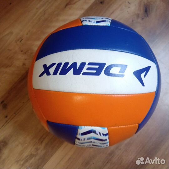 Волейбольный мяч демикс