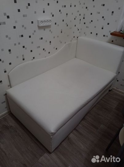 Диван иск кожа 73х135, раскладывающийся