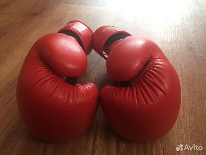 Детские боксерские перчатки и шлем