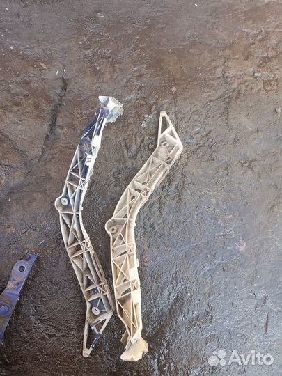 Кронштейн заднего бампера Mazda 3 BK