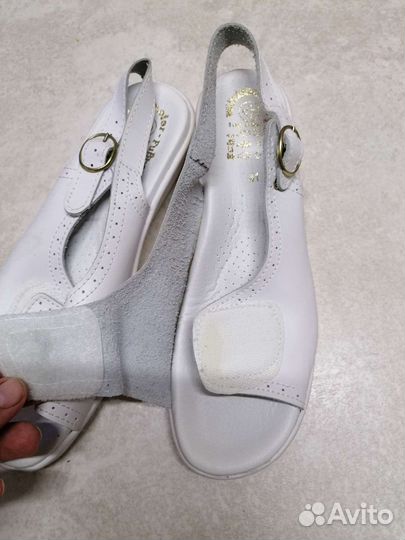 Сандалии новые