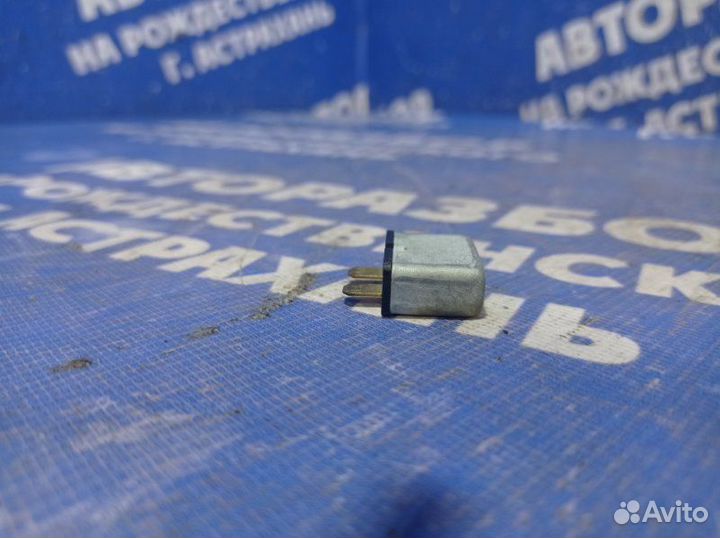 Предохранитель Audi A6C5 седан 2001