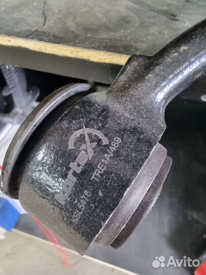 Верхний рычак в сборе на sang Yong fexton 2