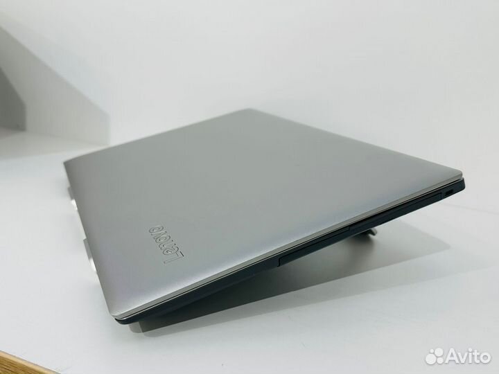 Новенький Lenovo full HD AMD A9-9420/ SSD