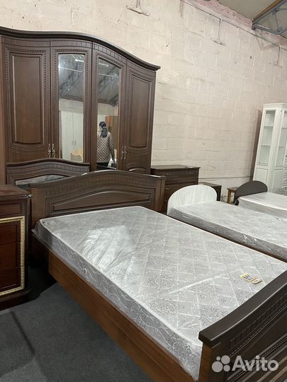 Спальный гарнитур