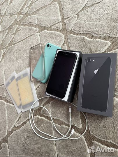 Телефон iPhone 8 64 gb