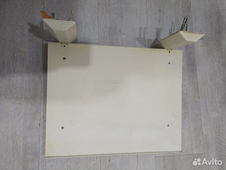 Полка настенная навесная