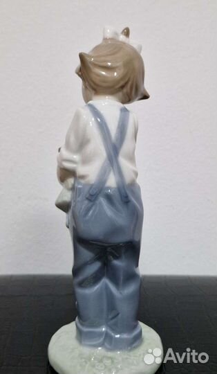 Фарфоровая статуэтка NAO Lladr Испании