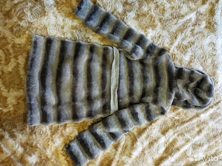 Шуба из мутона с капюшоном