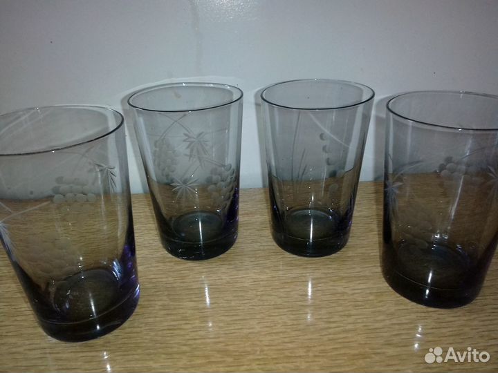 Рюмки с рисунком из дымчатого стекла и стопки СССР