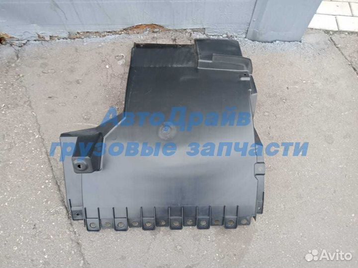 Оригинальный брызговик Мерседес Аксор передний пра