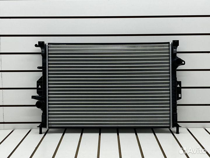 Радиатор охлаждения Ford C-Max 2010-2019