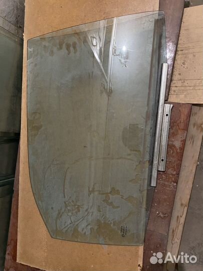 Стекло заднее правое на Toyota camry 50,55