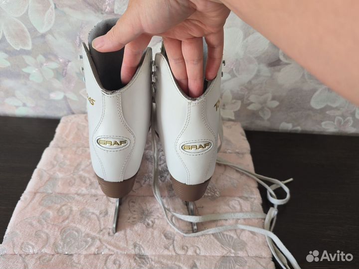 Коньки фигурные 33