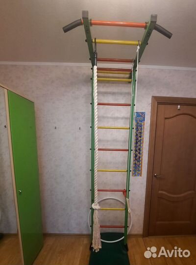 Шведская стенка с гимнастическим матом