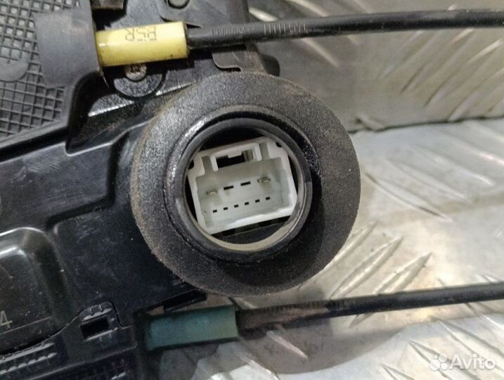 Замок двери задний левый Toyota Rav4 2.0 2014