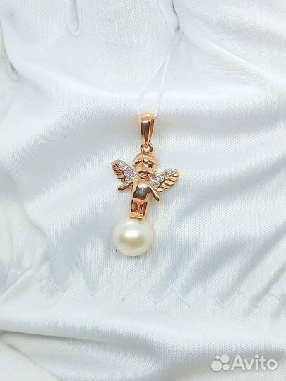 Золотая подвеска с камнем