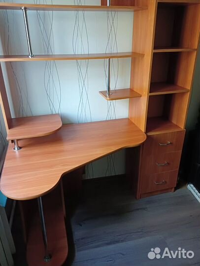 Компьютерный стол