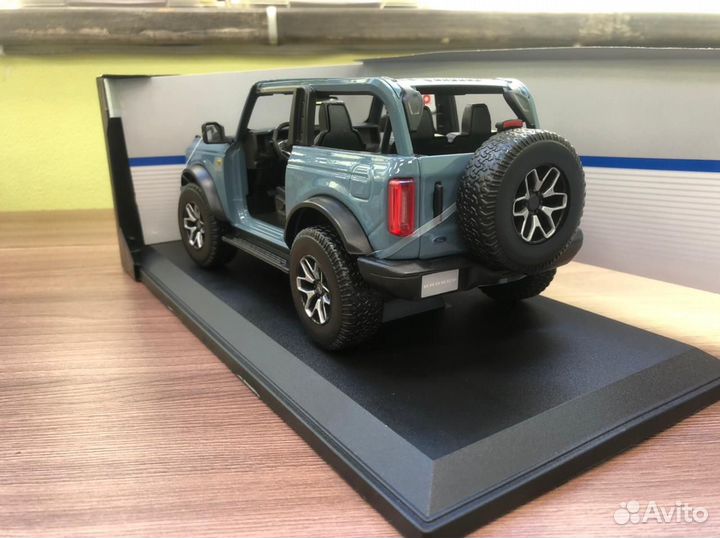 Maisto 1:18 - Ford Bronco Badlands - Бирюзовый