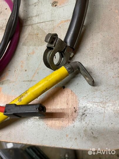 Силовой провод на аккумулятор Ауди