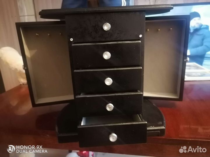 Шкатулка для украшений из дерева