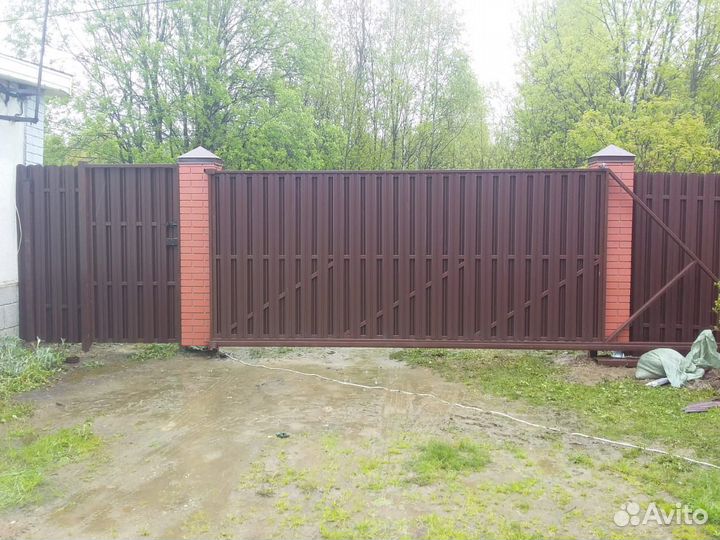 Заборы из евроштакетника