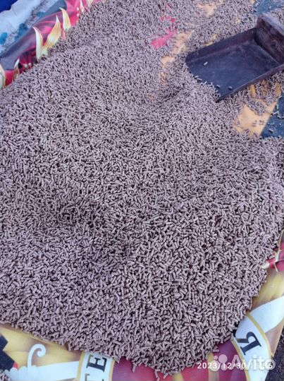 Гранулированный корм для кур и кроликов