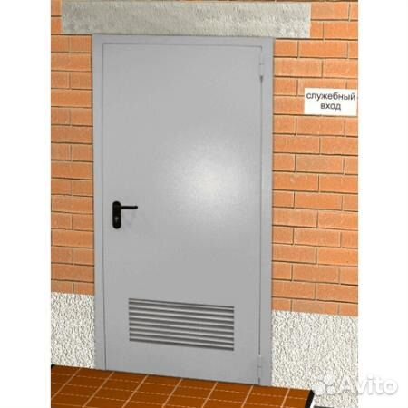Двери железные с вентиляционной решеткой