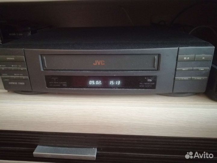Видеомагнитофон jvc