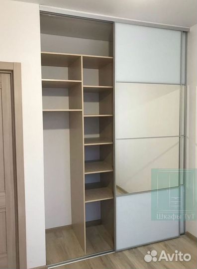 Шкаф с зеркалом