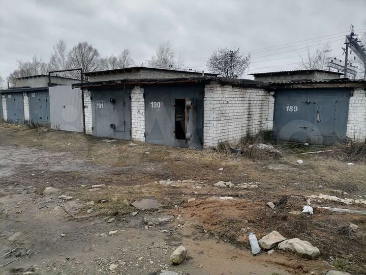 Гараж, > 30 м²