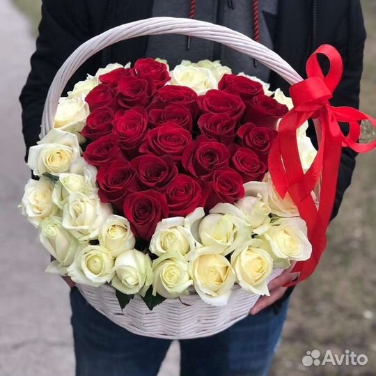 Розы в корзине для любимой