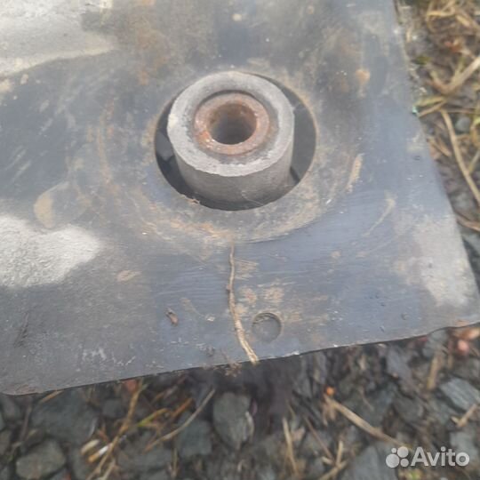 Подрамник на Nissan note