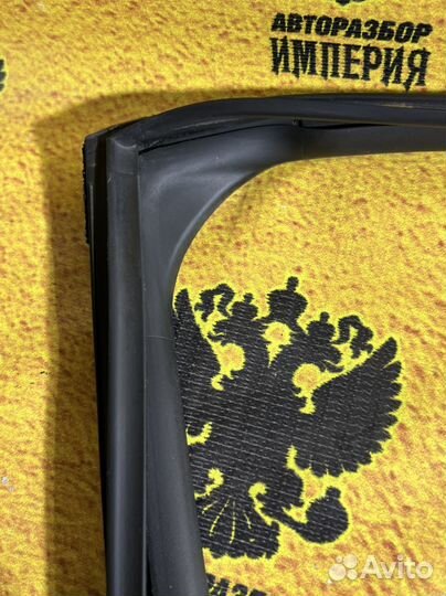 Уплотнительная резинка бок., левого стекла Quoris