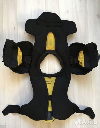 Хоккейная форма:нагрудник/краги/коньки/щитки