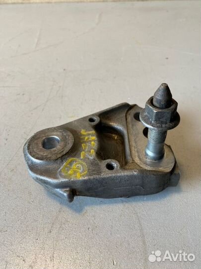 Кронштейн двигателя правый Honda Jazz L13Z2