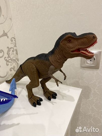 Драконы динозавры Mighty Megasaur и Тираннозавр