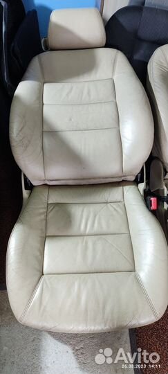Передние кожаные сиденья Ауди А6С5 седан