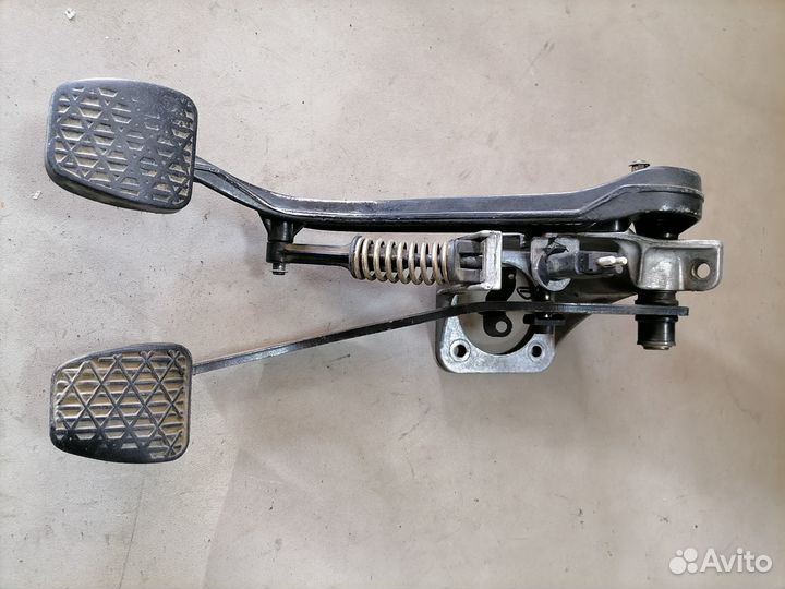 Педальный узел Mercedes-Benz 190 W201 1982-1993