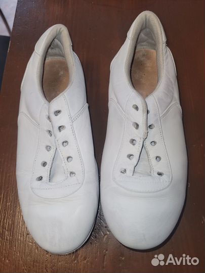 Кроссовки выступательные