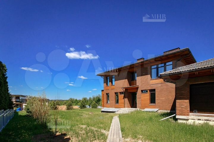 Дом 793,8 м² на участке 29,6 сот.