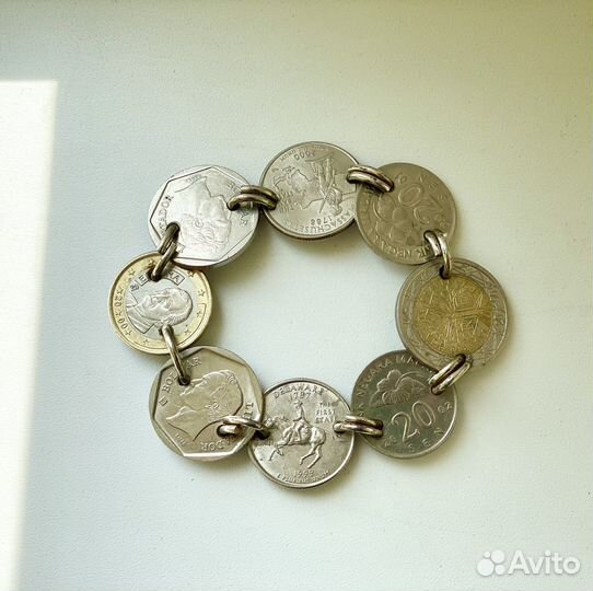 Классный браслет с монетами
