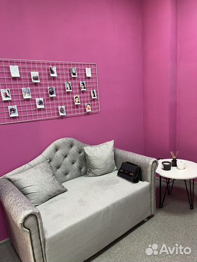 Место бровиста и визажиста