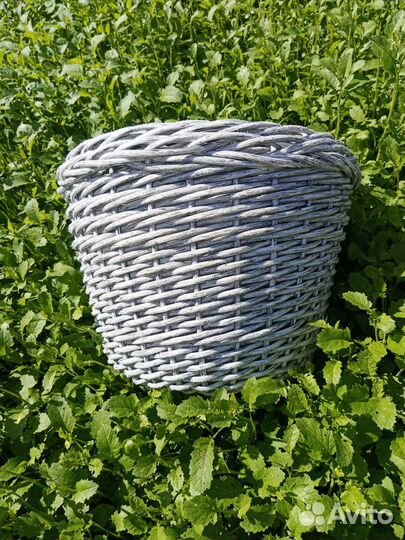 Кашпо из искусственного ротанга