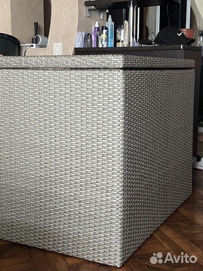 Кашпо из искусственного ротанга